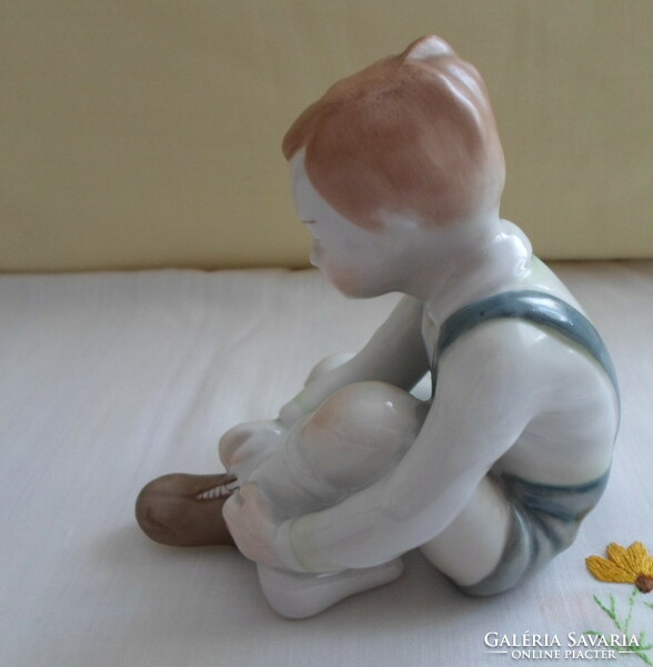 Retro nipp 10.: Boy wearing Aquincum porcelain, little boy pulling shoes (turquoise / blue pants)