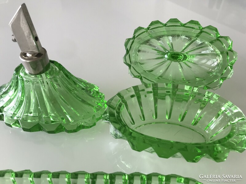 Antik pipere szett élénkzöld üvegből