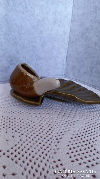 Rare ceramic ashtray in the shape of a leaf, with a pipe on the edge, unmarked, flawless, 7 x 17.5 x 12 cm