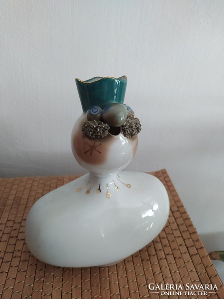 Jelzett porcelán királyfi mellszobor/gyertyatartó