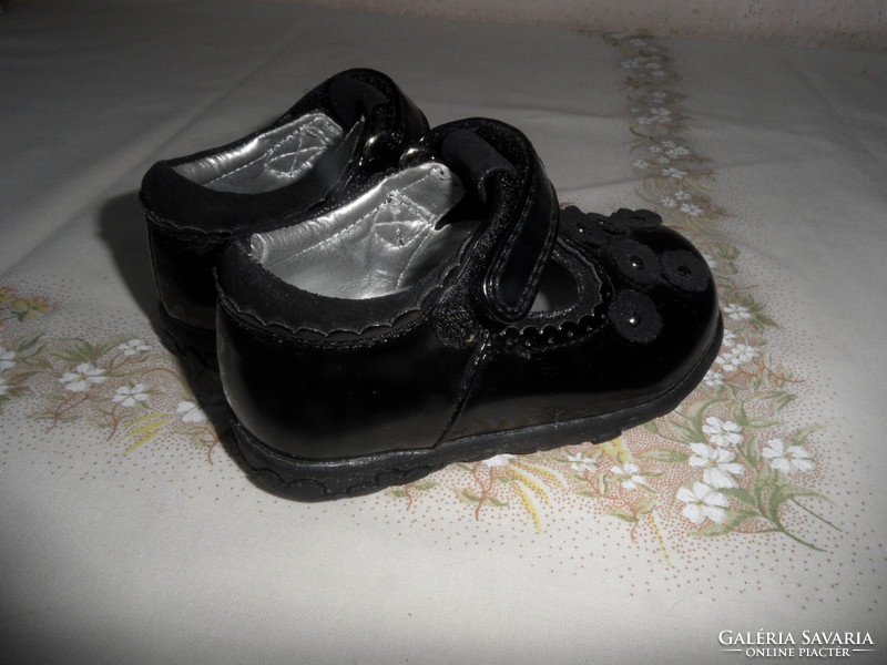 Baby flat shoes, party shoes (size 19)