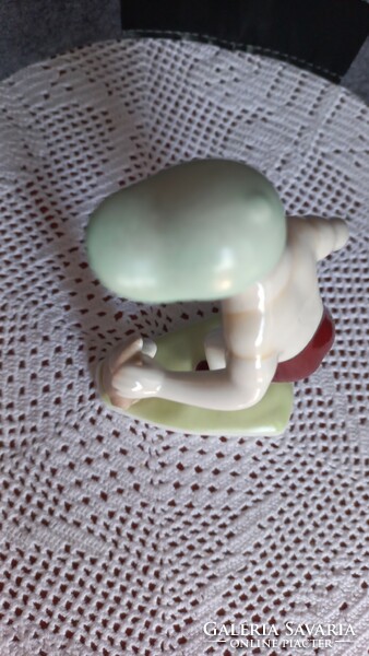 Aquincumi porcelán kisfiú nyúllal, jelzett, sértetlen, magasság: 15 cm, talp hossza: 8,5 cm
