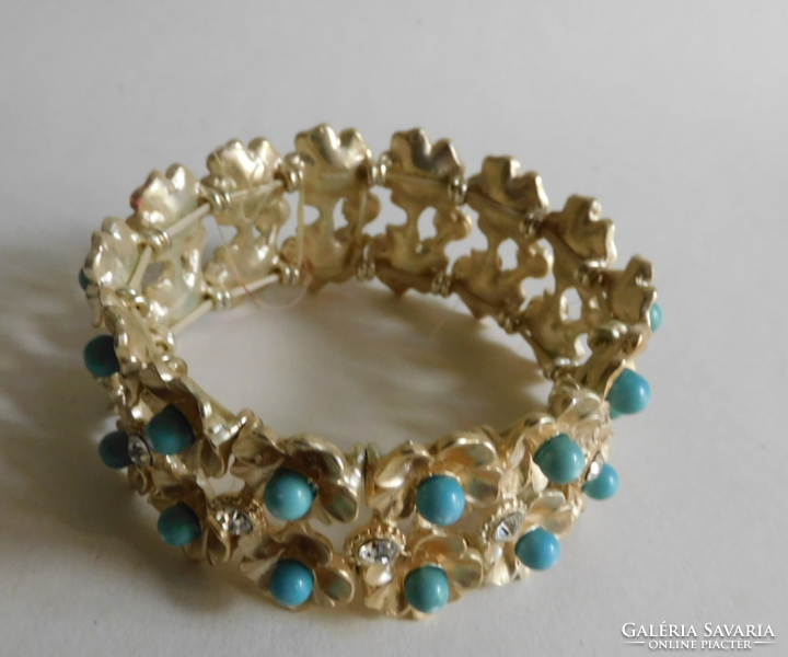 Fashion jewelry - bracelet metal flower heads, polished stones, turquoise beads