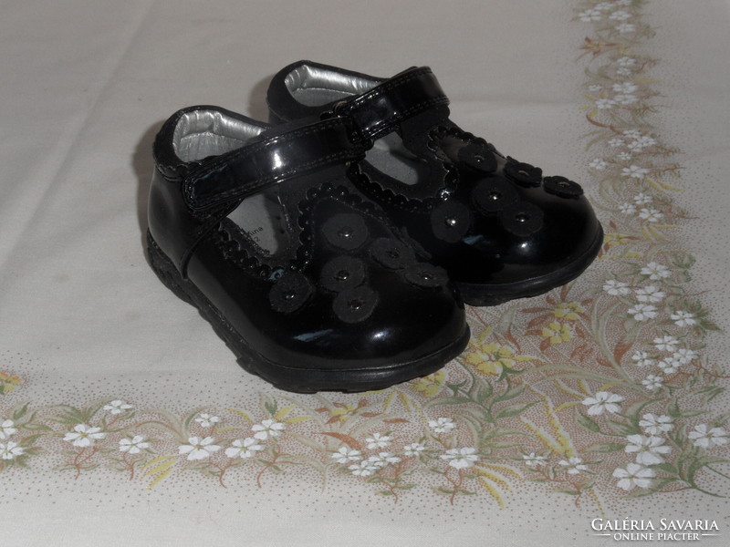 Baby flat shoes, party shoes (size 19)