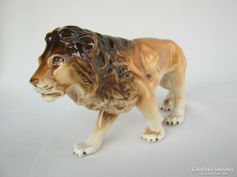 Royal Dux porcelán oroszlán