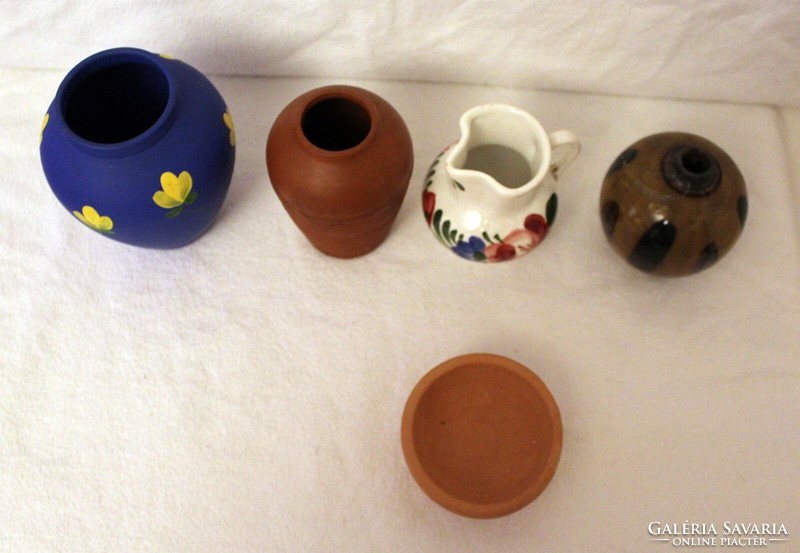 5 small ceramics