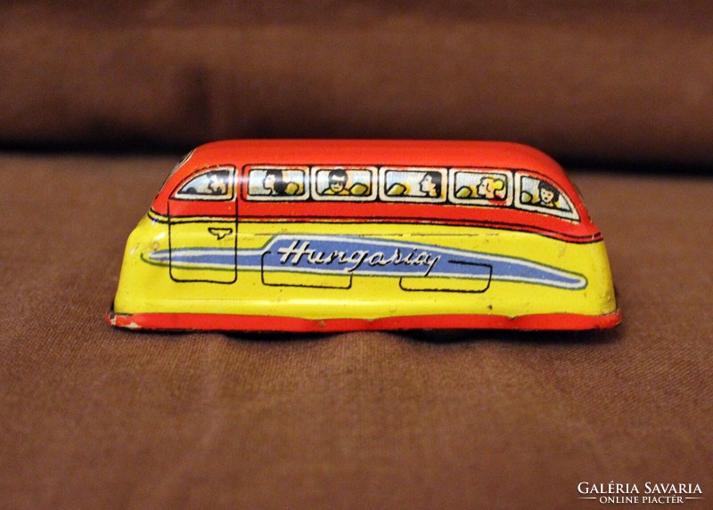 Régi Lemezárugyári kicsi fém lemez lendkerekes busz
