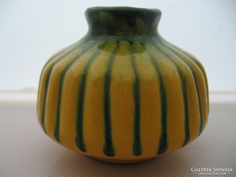 Sárga-zöld csíkos Tófej váza