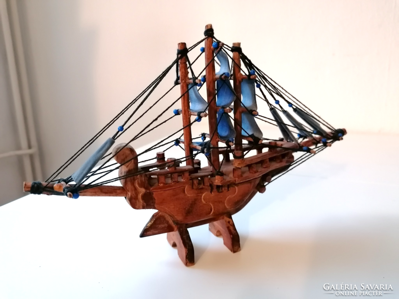 Régebbi fa vitorlás hajó modell