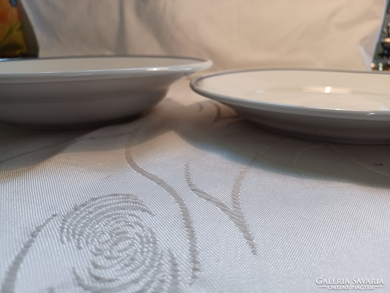 Zsolnay kék csikos tányérok