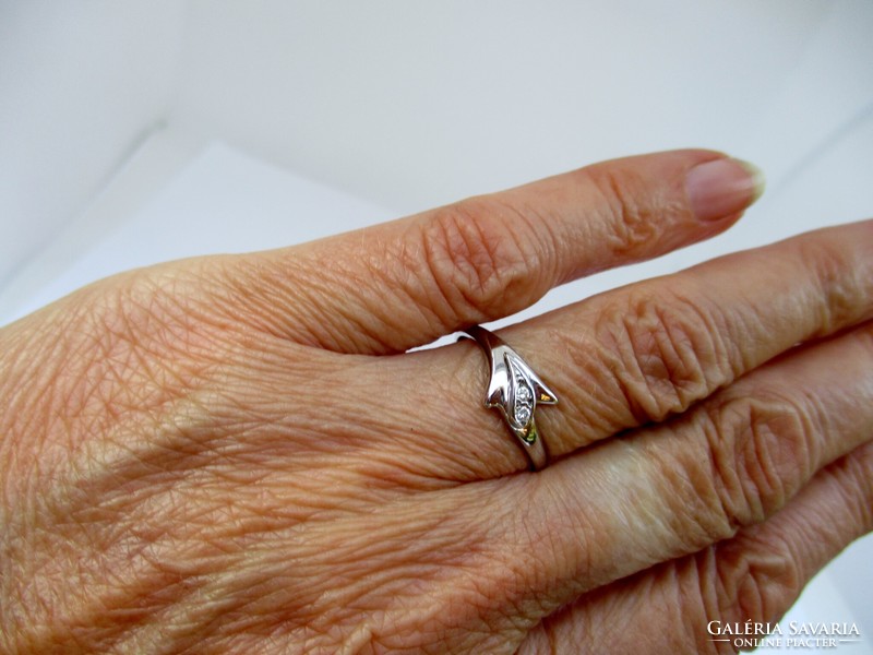 Elegant white gold ring with diamond stones