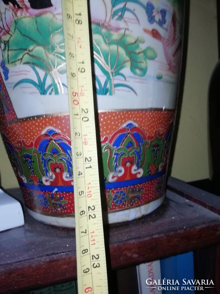 Chinese floor vase in perfect condition 1