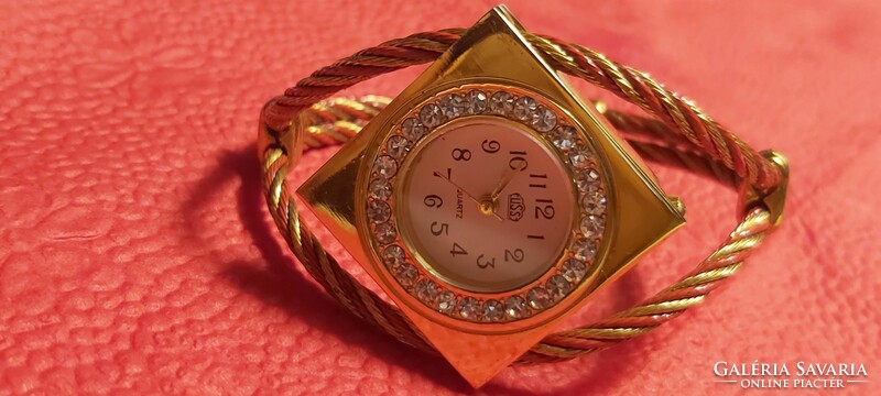 Women's wristwatch, brand new, unused.