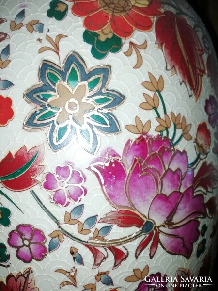 Chinese floor vase in perfect condition 2