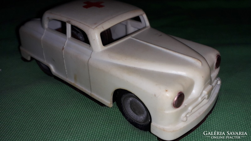 Old sheet metal factory works momentum vinyl rescue toy car according to the pictures