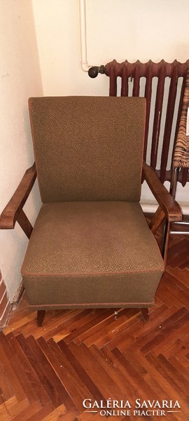 Armchair with arms