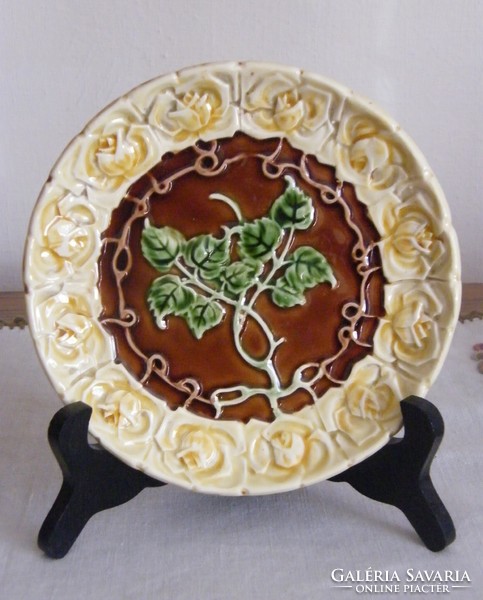 Beautiful, antique majolica plate!