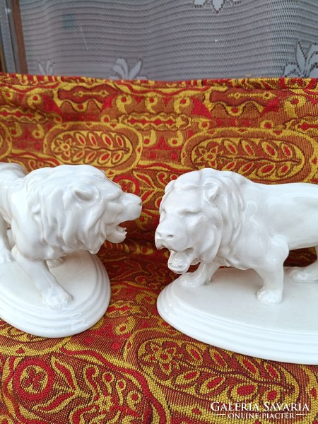 Porcelain lions