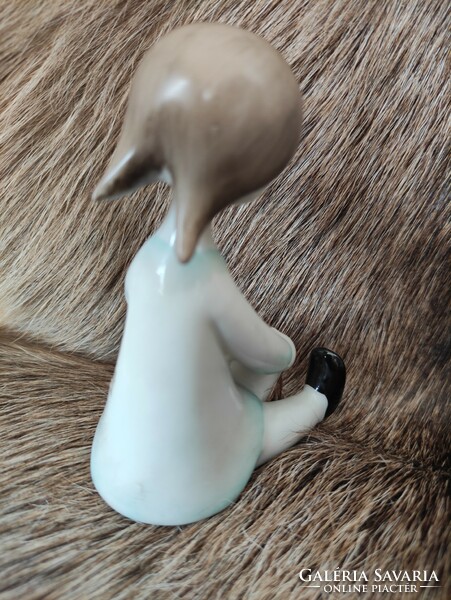Homokozó kislány Hollóházi porcelán szobor