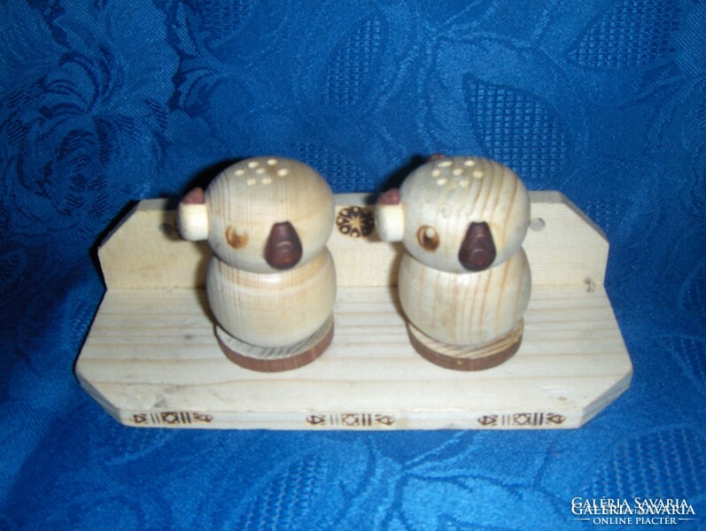 Dog-shaped wooden salt shaker with a pair of small shelves for wall mounting (12 / d)