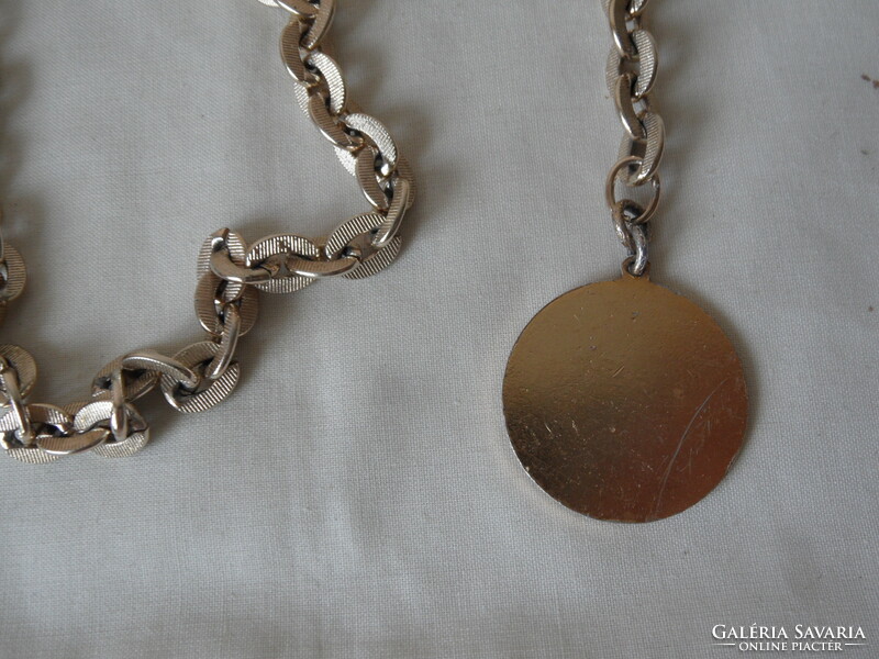 Gold colored chain with pendant