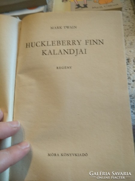 Mark twain: the adventures of huckleberry finn, negotiable