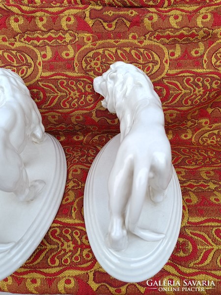 Porcelain lions