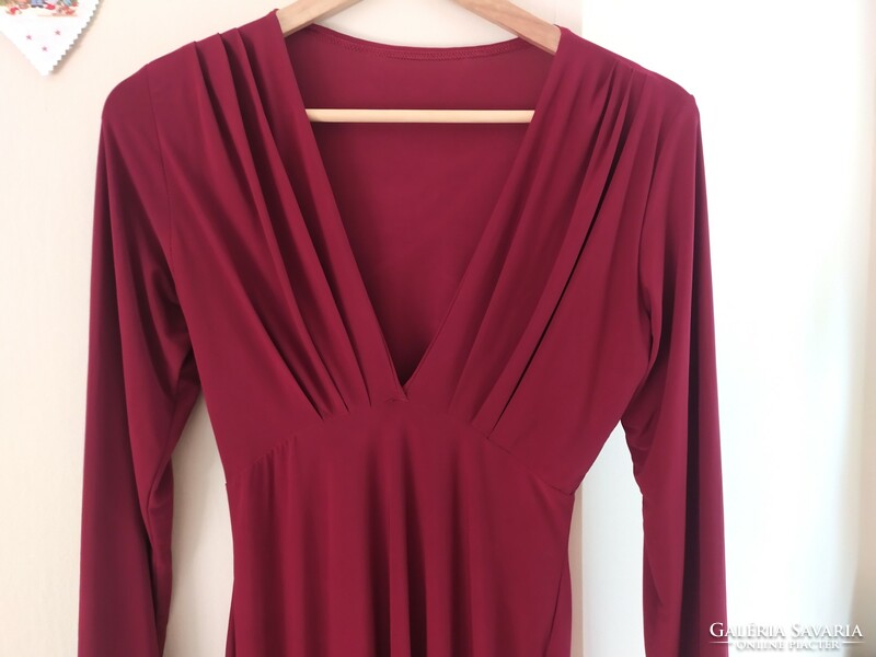 Never worn burgundy body fitting women's dress for sale.