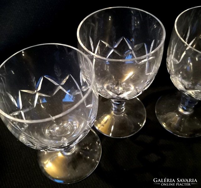 Dt/301 – Set of 6 incised, stemmed crystal glasses