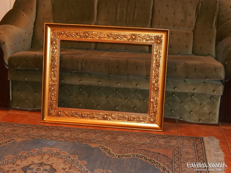 83 X 67 cm external picture frame in excellent condition