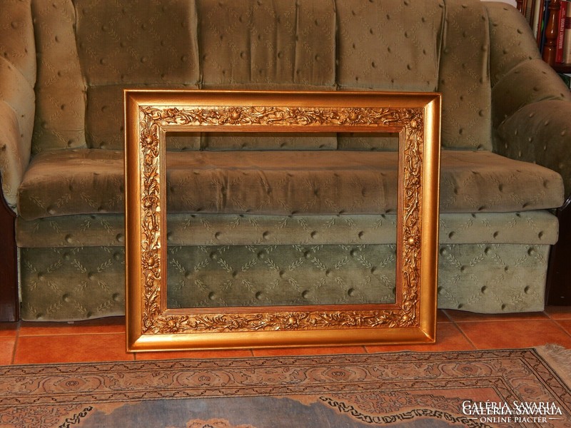 83 X 67 cm external picture frame in excellent condition