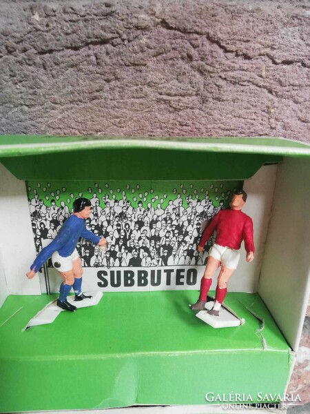 Subbuteo-old plastic mini soccer player figures in their original box