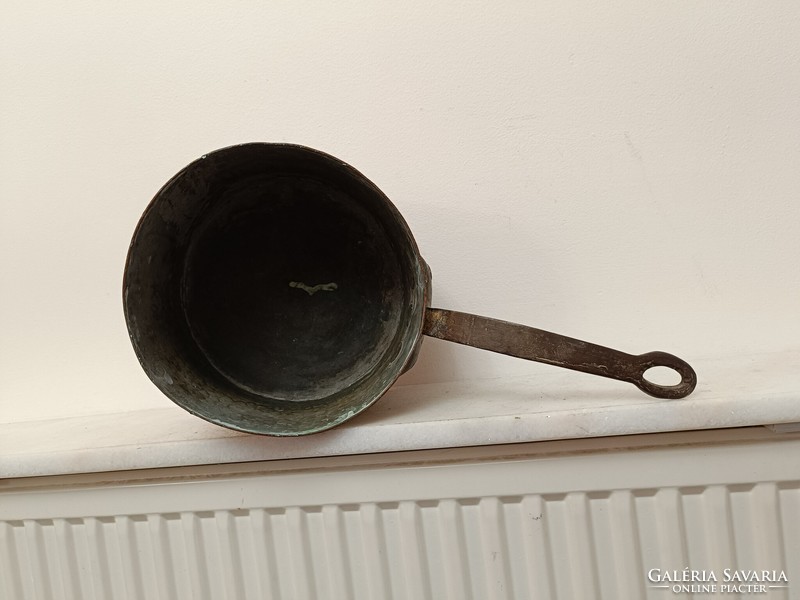 Antique tinned kitchen tool copper pan with large handle and leg with iron ear 970 7632