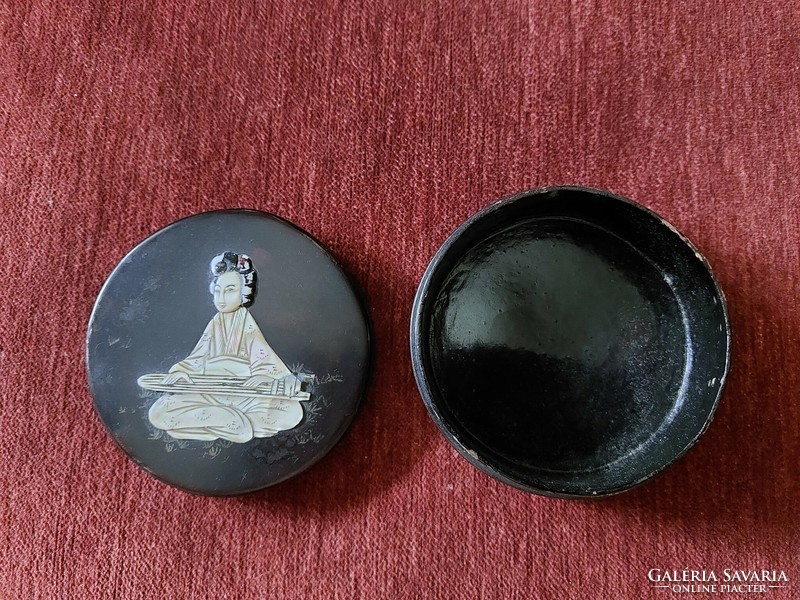 Asian jewelry box with mother-of-pearl inlay