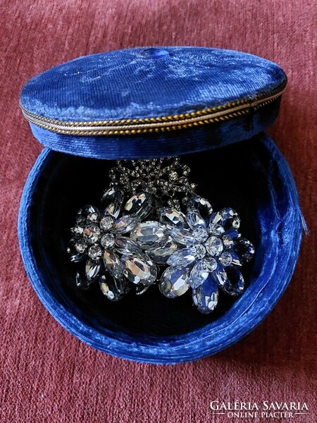 Vintage crystal brooch + clips in a velvet box