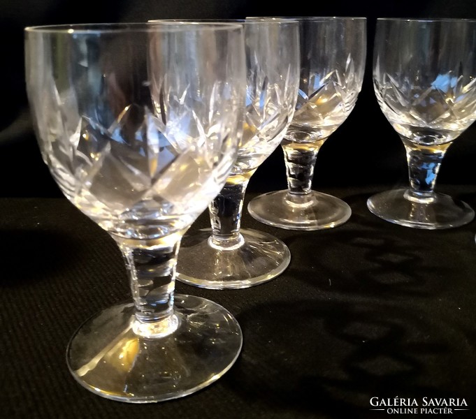 Dt/301 – Set of 6 incised, stemmed crystal glasses