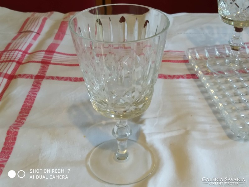 4 Crystal glasses with glass tray