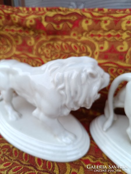 Porcelain lions