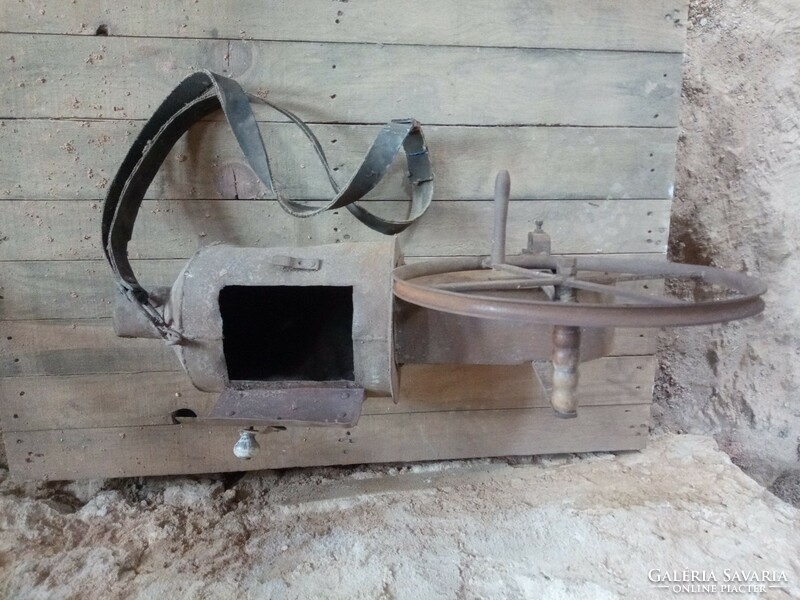 Old pig roaster/ roaster