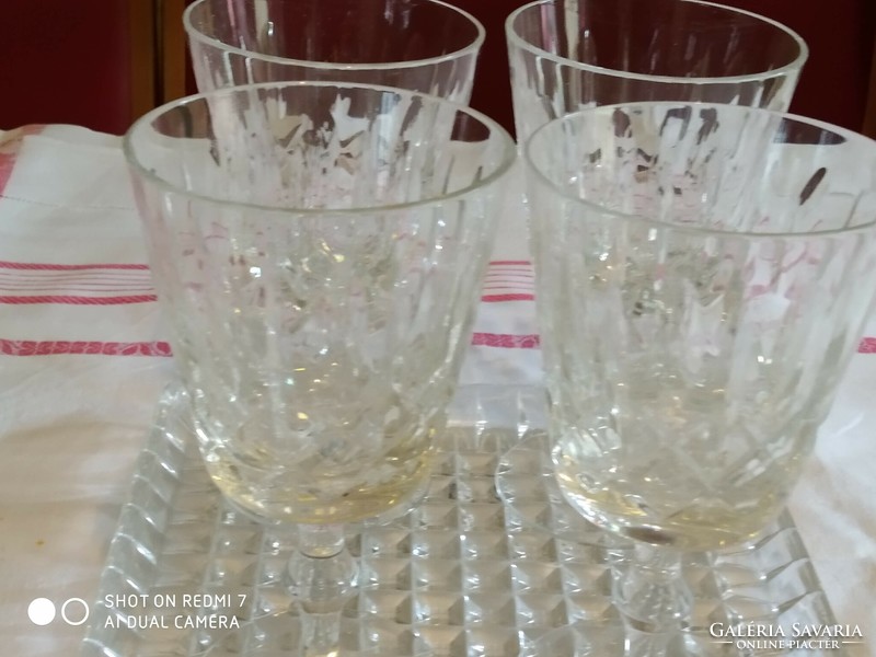 4 Crystal glasses with glass tray