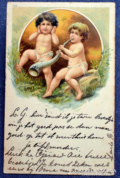 Antik dombornyomott üdvözlő  képeslap puttók szarukürttel