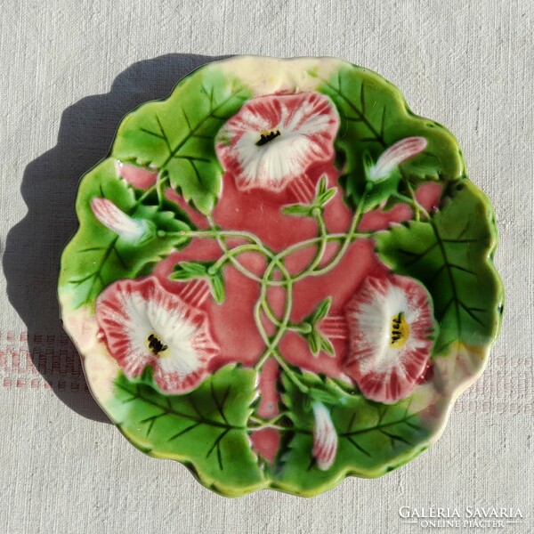 Art Nouveau majolica wall plate from Körmöcbánya, 17 cm