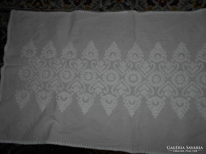Tablecloth with written embroidery on a linen-woven base, runner 108 cm x 57 cm