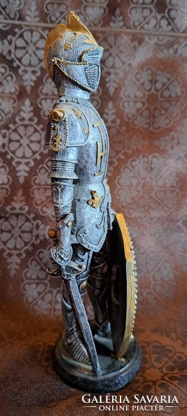 Medieval knight statue (m3936)