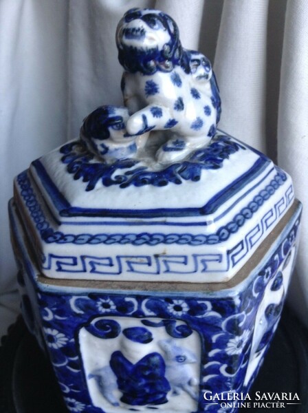 Chinese Japanese Buddhist blue white porcelain incense foo dog lion box chest tea holder feng shui