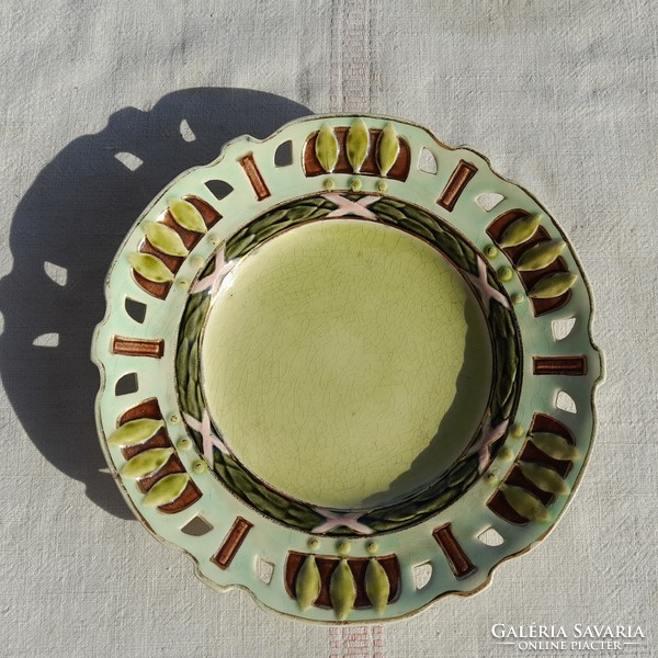 Art Nouveau majolica wall openwork decorative plate