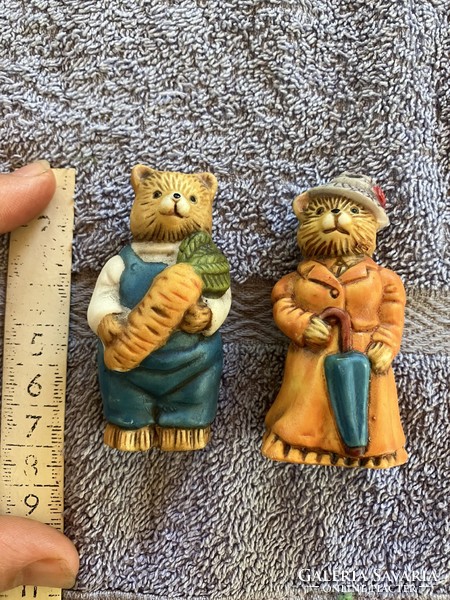 Couple of Beatrix potter-type figurines