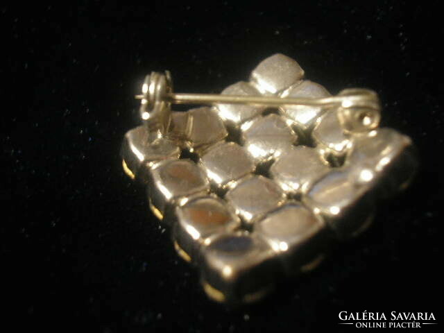 Decorative box claw socket 16 jeweled brooch pin for sale as a gift with safety fastening