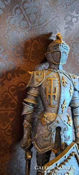 Medieval knight statue (m3936)