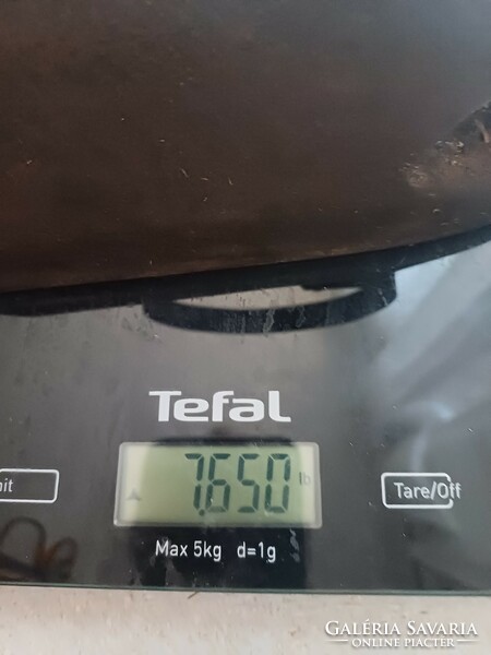 Antik vasaló ,nehèz öntöttvas 7,6 kg gallèr vasaló .Gasztronómia hús hamburger sütès akàr.